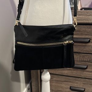 Leather Clarks black purse with adjustable straps large gold zipper 5 pockets